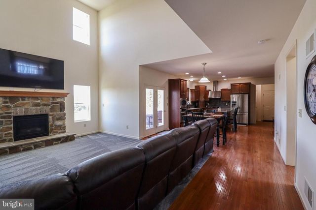 1279 AYLESBURY LN, York, PA 17404