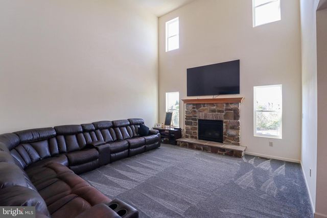 1279 AYLESBURY LN, York, PA 17404