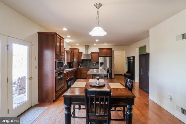 1279 AYLESBURY LN, York, PA 17404