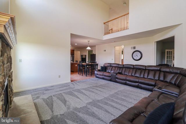1279 AYLESBURY LN, York, PA 17404