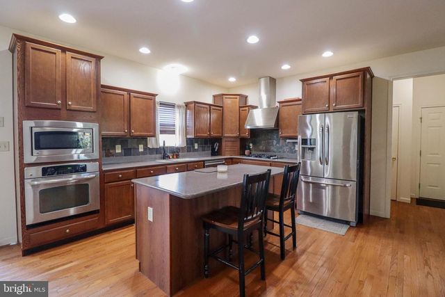 1279 AYLESBURY LN, York, PA 17404