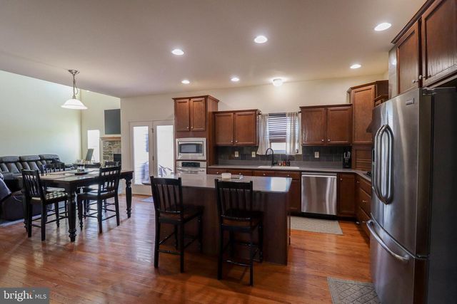 1279 AYLESBURY LN, York, PA 17404