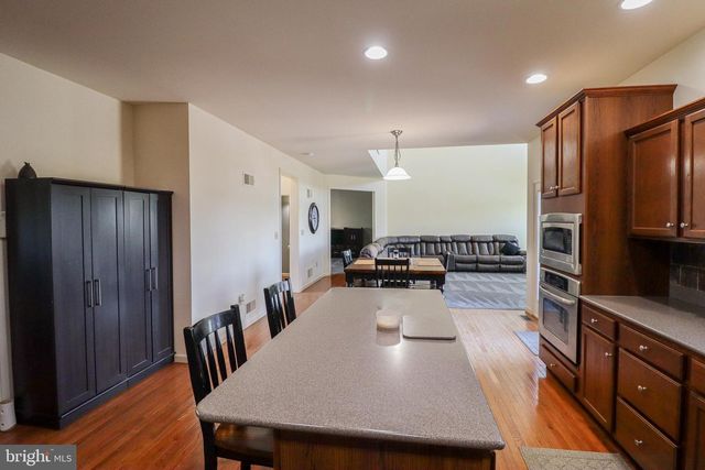 1279 AYLESBURY LN, York, PA 17404