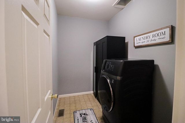 1279 AYLESBURY LN, York, PA 17404