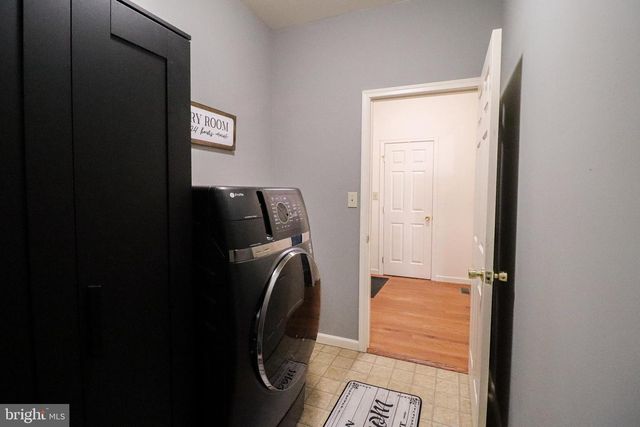 1279 AYLESBURY LN, York, PA 17404