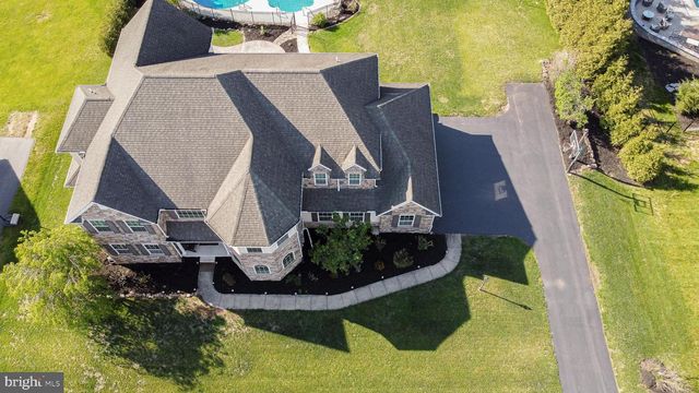 1279 AYLESBURY LN, York, PA 17404