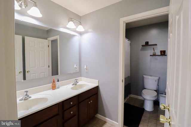1279 AYLESBURY LN, York, PA 17404
