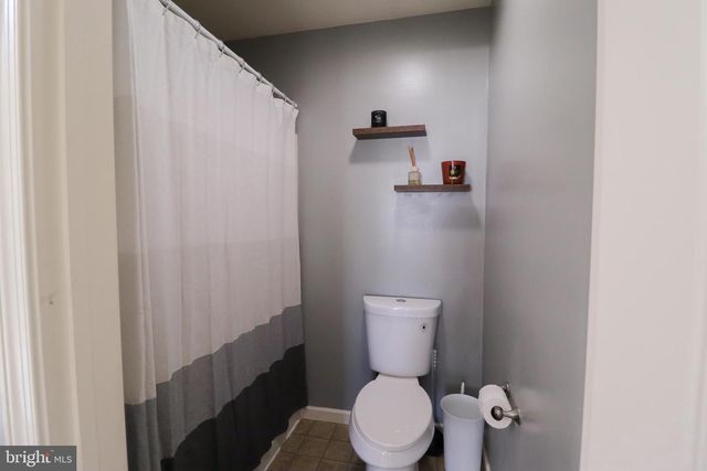 1279 AYLESBURY LN, York, PA 17404