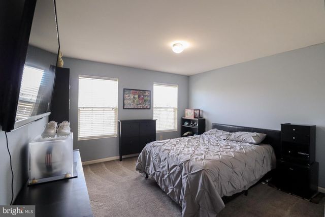 1279 AYLESBURY LN, York, PA 17404