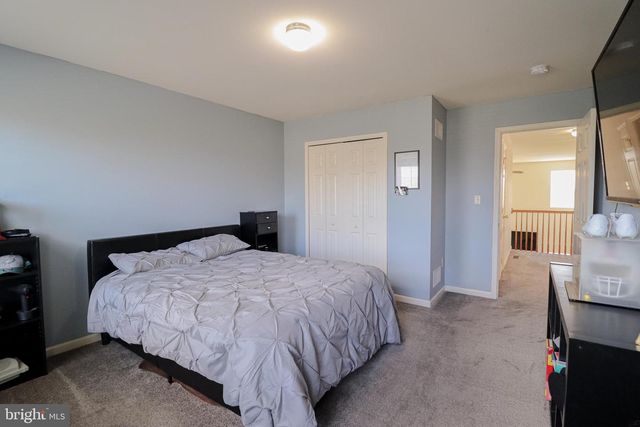 1279 AYLESBURY LN, York, PA 17404