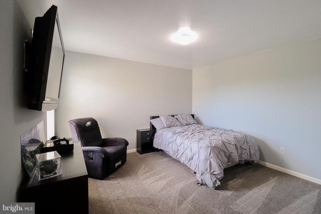 1279 AYLESBURY LN, York, PA 17404