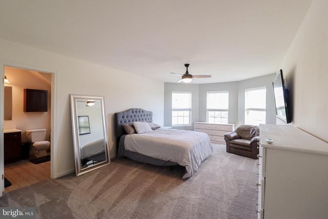 1279 AYLESBURY LN, York, PA 17404