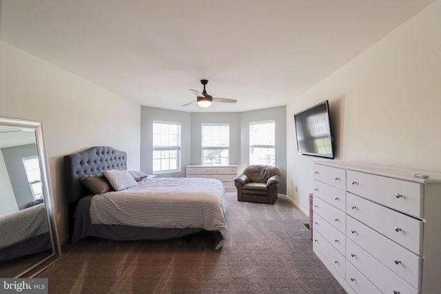 1279 AYLESBURY LN, York, PA 17404