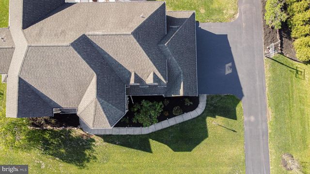 1279 AYLESBURY LN, York, PA 17404