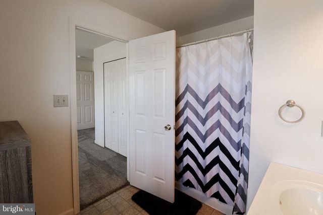 1279 AYLESBURY LN, York, PA 17404