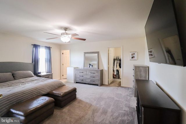 1279 AYLESBURY LN, York, PA 17404