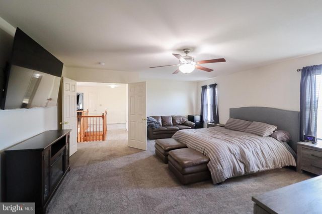 1279 AYLESBURY LN, York, PA 17404