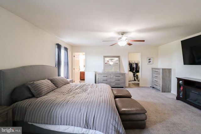1279 AYLESBURY LN, York, PA 17404