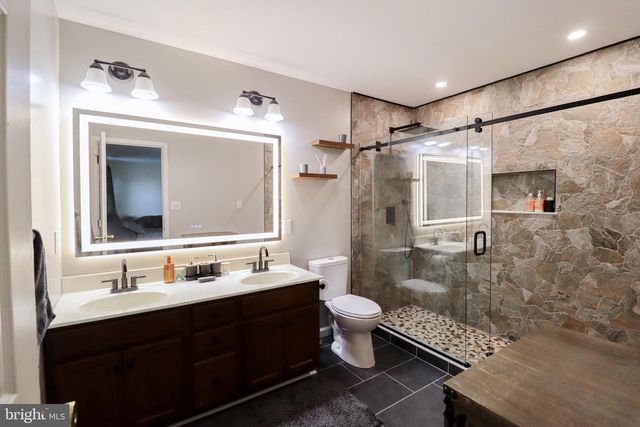 1279 AYLESBURY LN, York, PA 17404