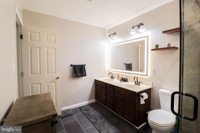 1279 AYLESBURY LN, York, PA 17404