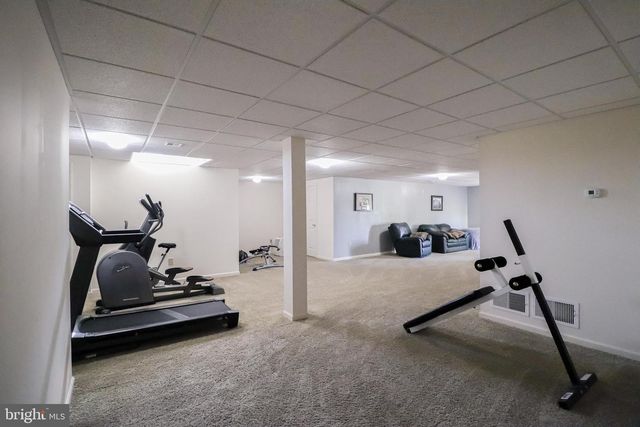 1279 AYLESBURY LN, York, PA 17404