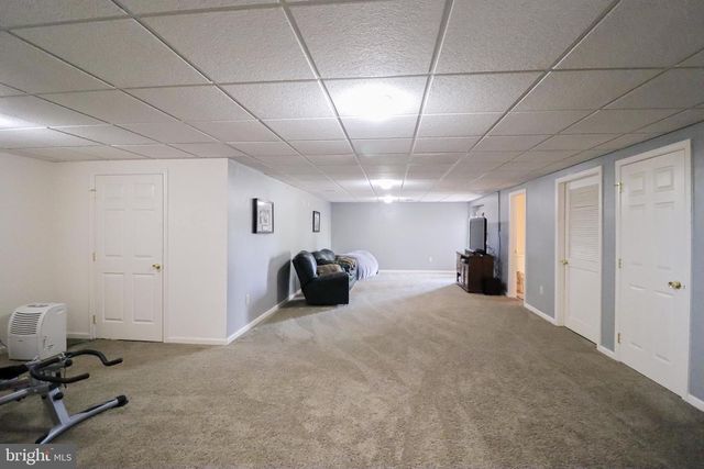 1279 AYLESBURY LN, York, PA 17404