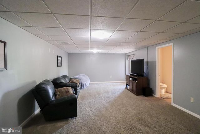 1279 AYLESBURY LN, York, PA 17404