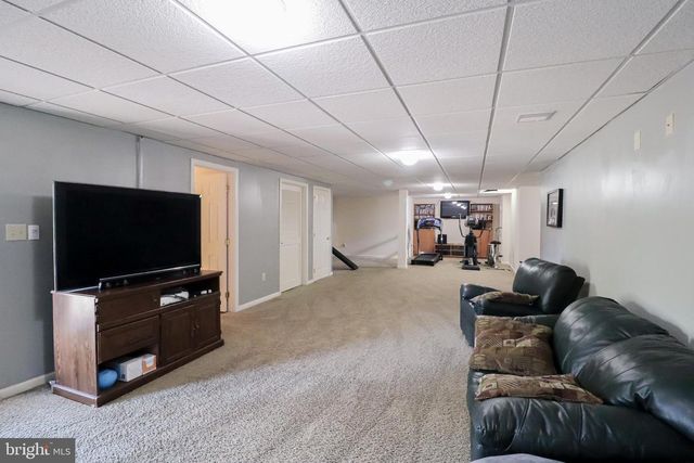 1279 AYLESBURY LN, York, PA 17404
