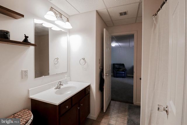 1279 AYLESBURY LN, York, PA 17404
