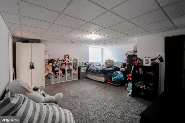 1279 AYLESBURY LN, York, PA 17404
