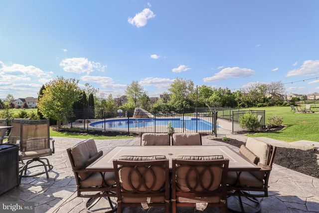 1279 AYLESBURY LN, York, PA 17404