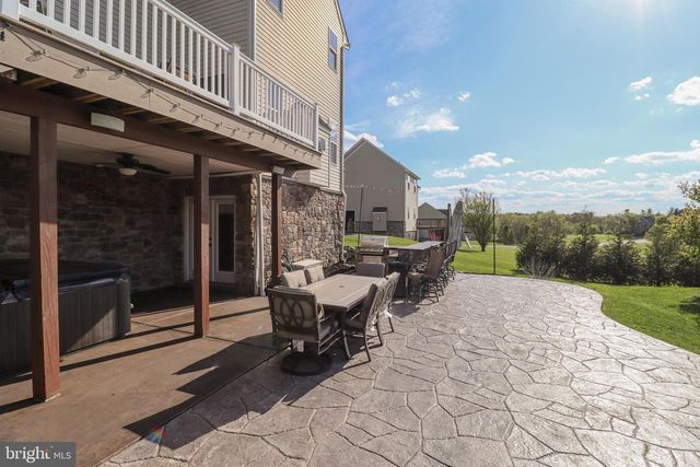 1279 AYLESBURY LN, York, PA 17404