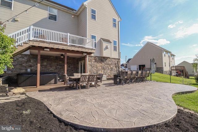 1279 AYLESBURY LN, York, PA 17404