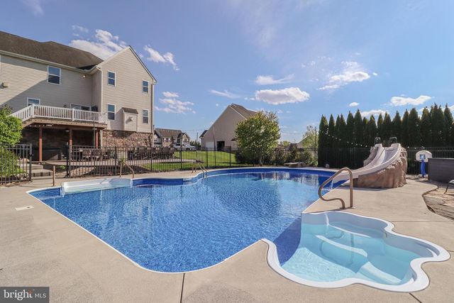 1279 AYLESBURY LN, York, PA 17404