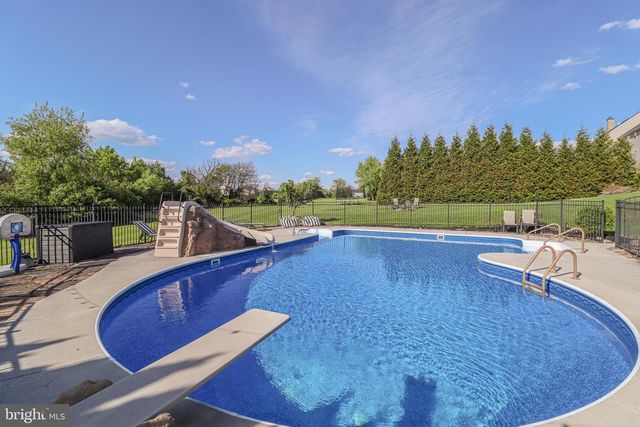 1279 AYLESBURY LN, York, PA 17404