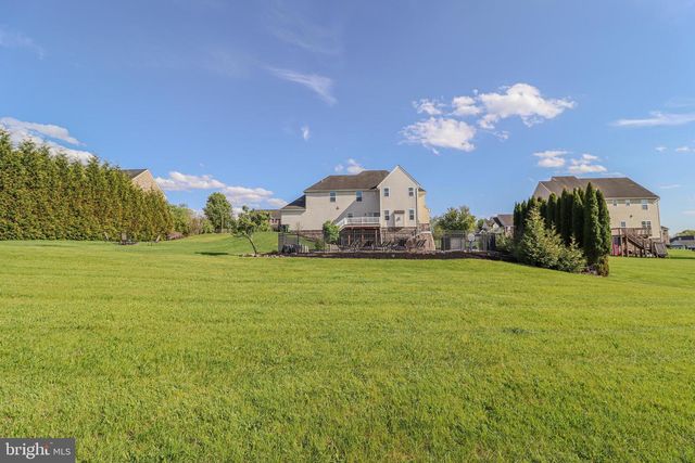 1279 AYLESBURY LN, York, PA 17404