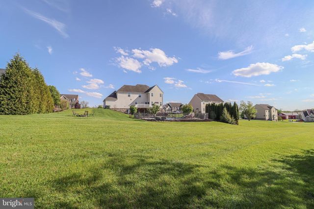 1279 AYLESBURY LN, York, PA 17404