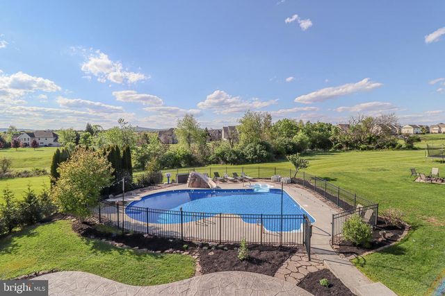 1279 AYLESBURY LN, York, PA 17404