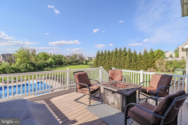 1279 AYLESBURY LN, York, PA 17404