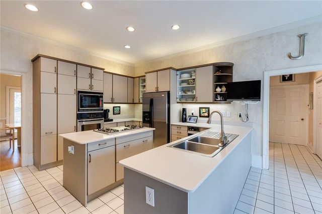 5105 Jett Forest NW Trail, Atlanta, GA 30327