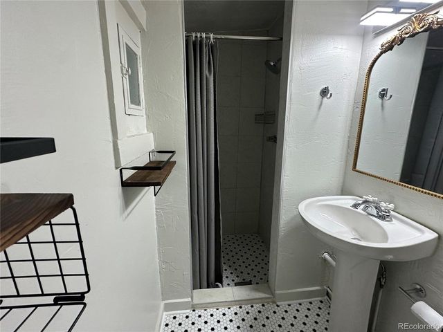 665 S Hazel Ct, Denver, CO 80219