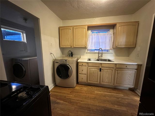 665 S Hazel Ct, Denver, CO 80219