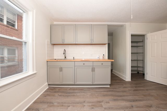 178 Roosevelt Street 2-E, Hartford, CT 06114