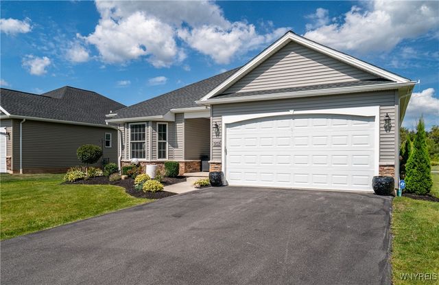 7273 Clarkview Drive, Lockport Town, NY 14094