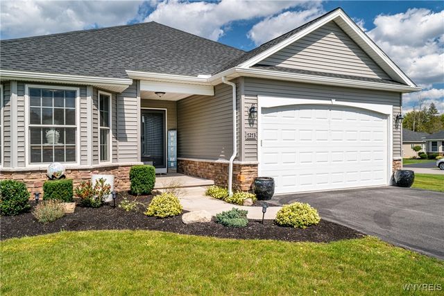 7273 Clarkview Drive, Lockport Town, NY 14094