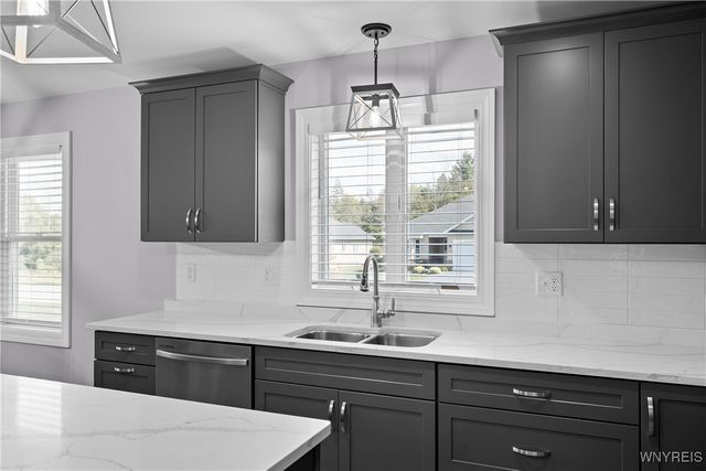 7273 Clarkview Drive, Lockport Town, NY 14094