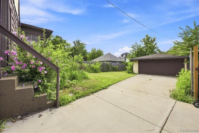 899 Edison Street, Detroit, MI 48202