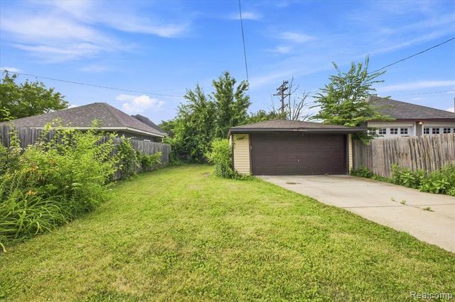 899 Edison Street, Detroit, MI 48202