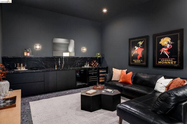 5645 Bacon Rd, Oakland, CA 94619