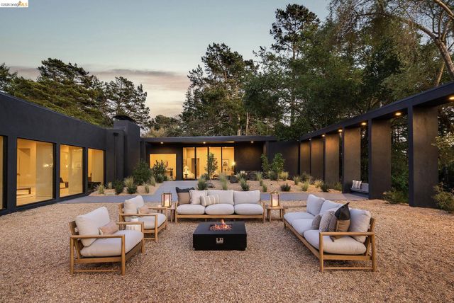 5645 Bacon Rd, Oakland, CA 94619